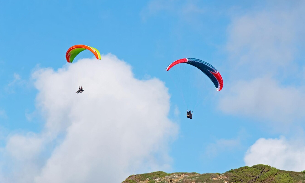 01-paragliding